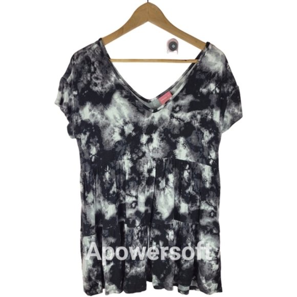 Tie-Dye Maternity Top Size Medium - Picture 2 of 4